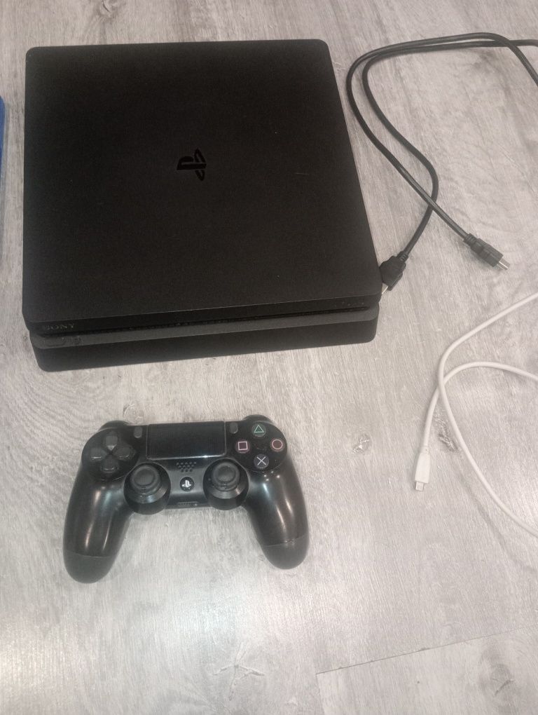 Ps 4 1Tb + 2 gry + pad