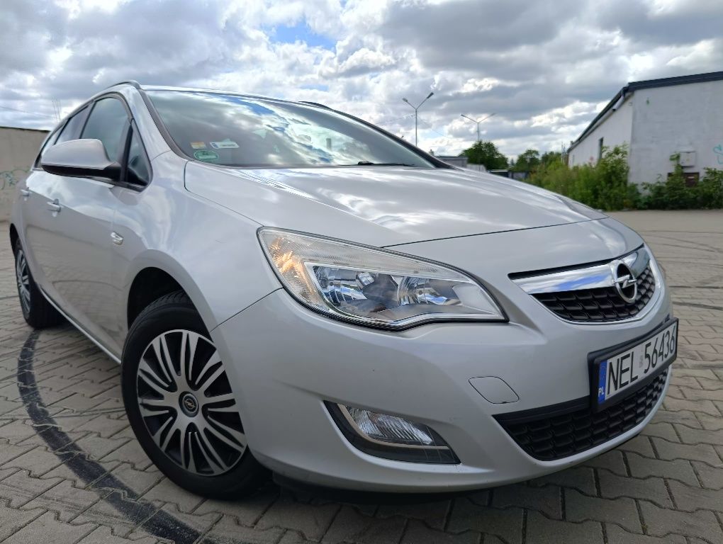 Opel Astra J 1.7Cdti 2011r. Bogato wyposażony