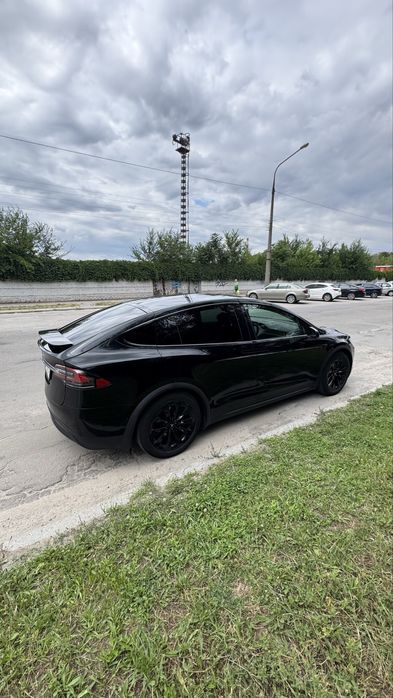 Терміново Tesla model X