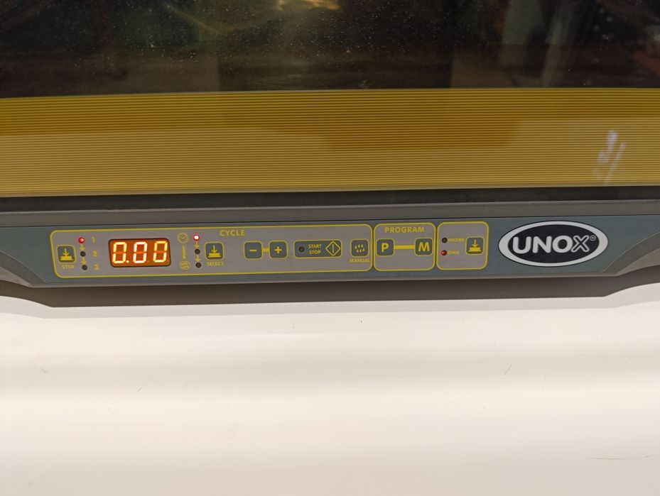 Piec konwekcyjno-parowy Unox XF 135.