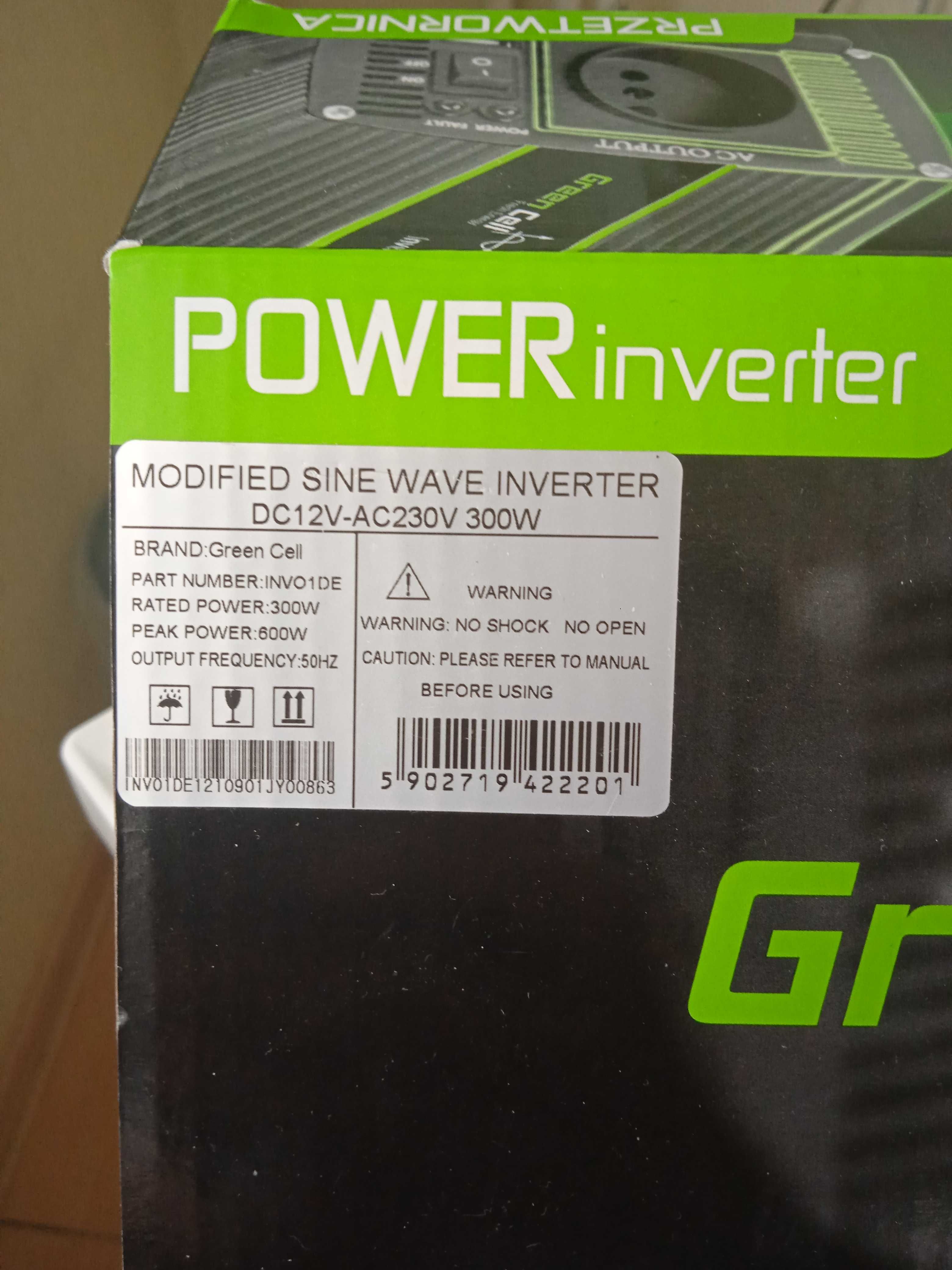 Инвертор Green Cell 300W/600W DC12V-AC230V Преобразователь напряжения