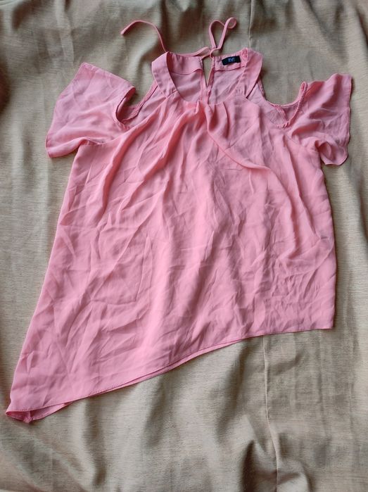 Bluzka F&F asymetryczna odkryte ramiona r. 16 r. 44