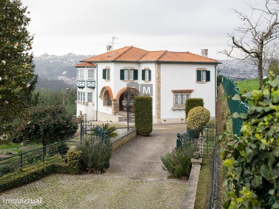 Quinta com casa senhorial e capela, numa área total de 59.100 m2