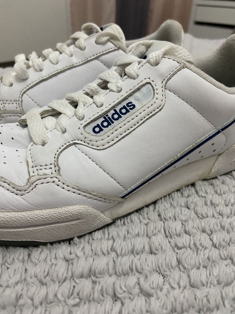 Ténis Adidas Continental