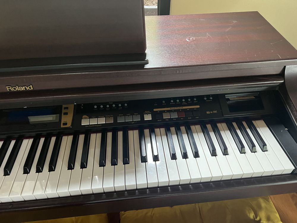 Piano roland KR-3