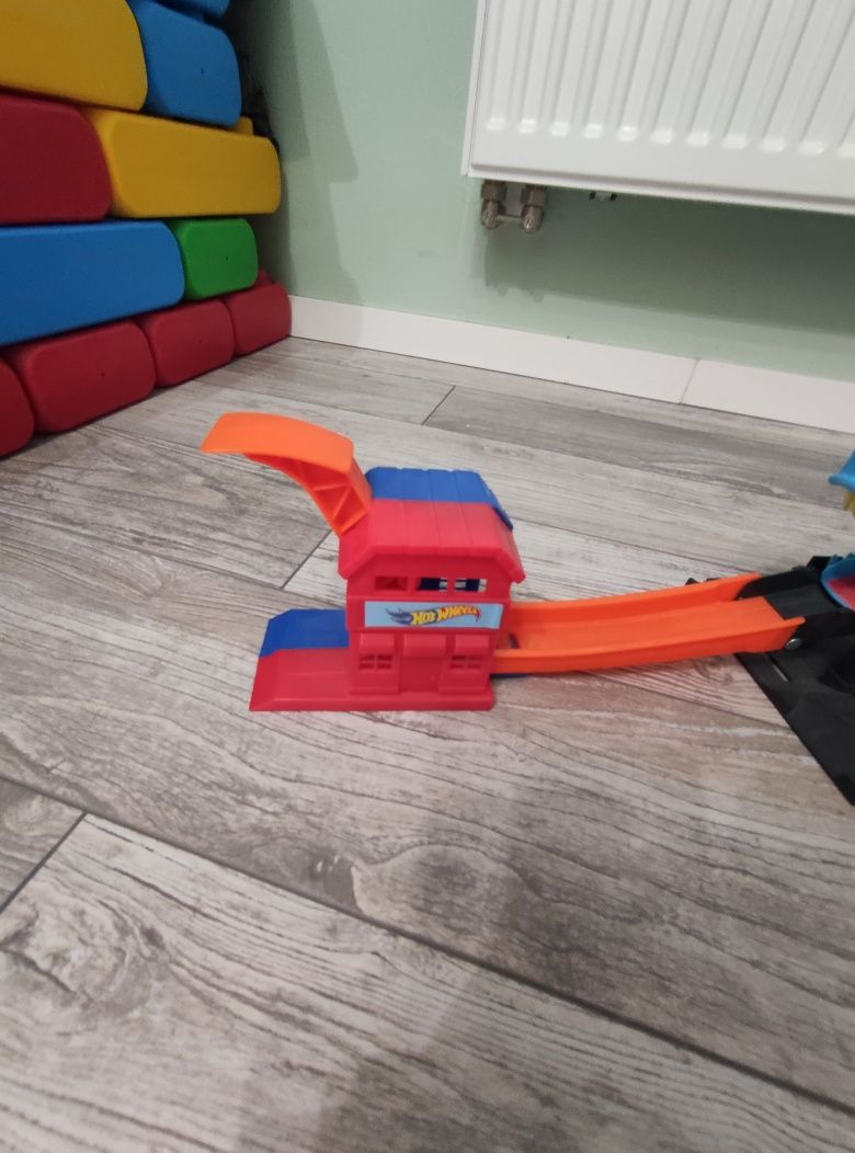 Tor Hot Wheels City Pętla T-Rexa