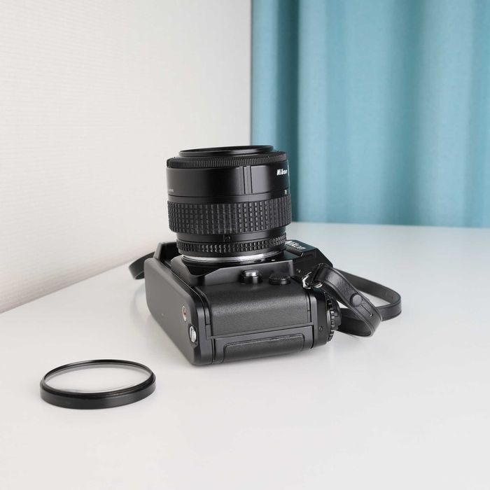 Nikon F-301 (N2000) + Nikkor 35-70 mm f/3.3-4.5 - Плівковий фотоапарат