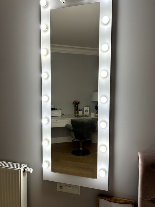 2 duże lustra wraz z oświetleniem