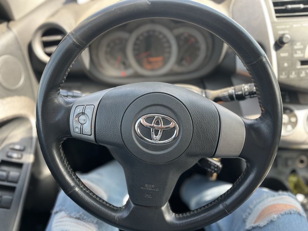 Toyota rav-4 czarna ladna pewna  Bezwypadek