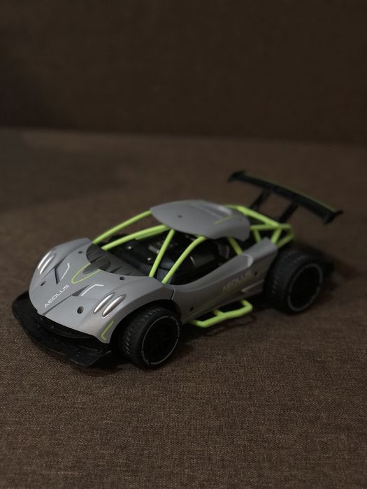 радіокерований автомобіль Sulong Toys Speed Racing Drift Aeolus.