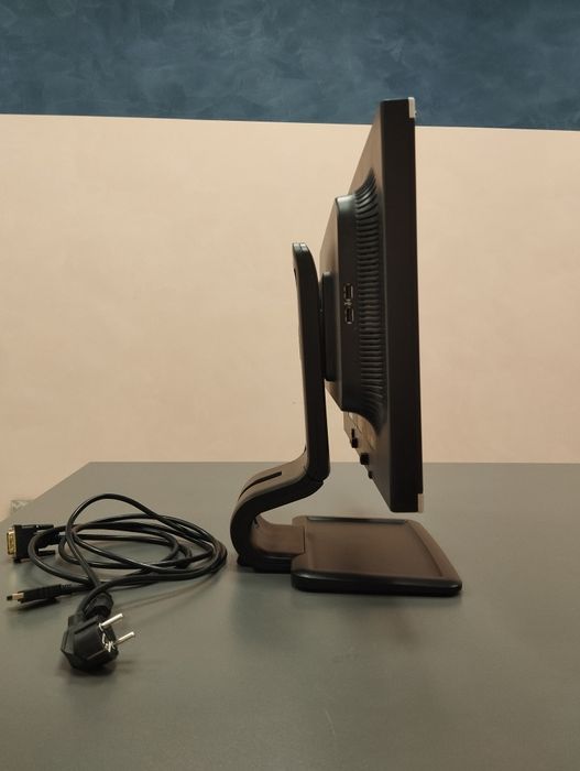 Używany monitor HP, kabel HDMI do wymiany