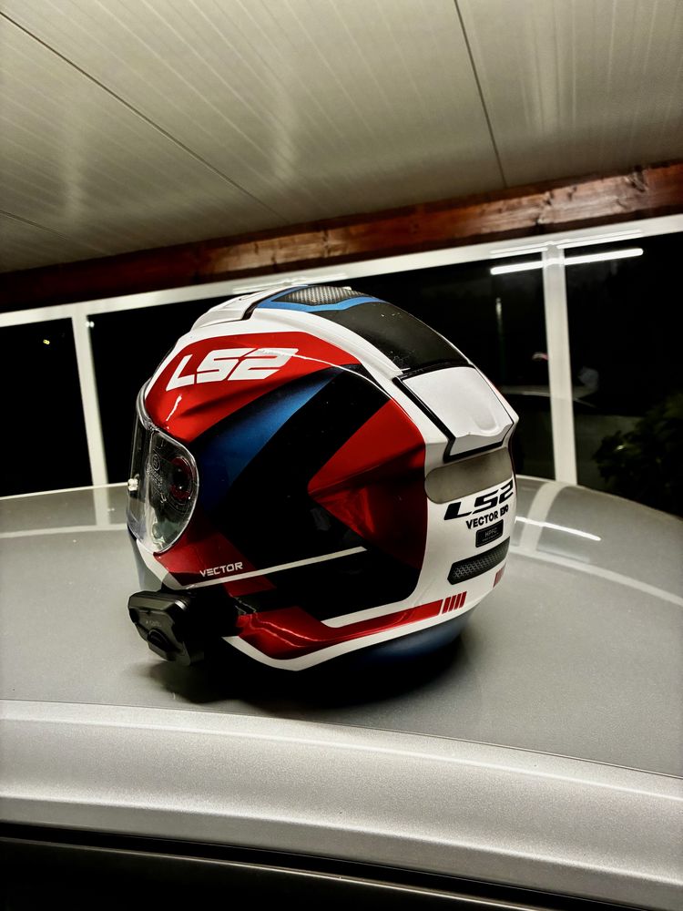 Capacete LS2 Vector com Intercomunicador Cardo Freecom