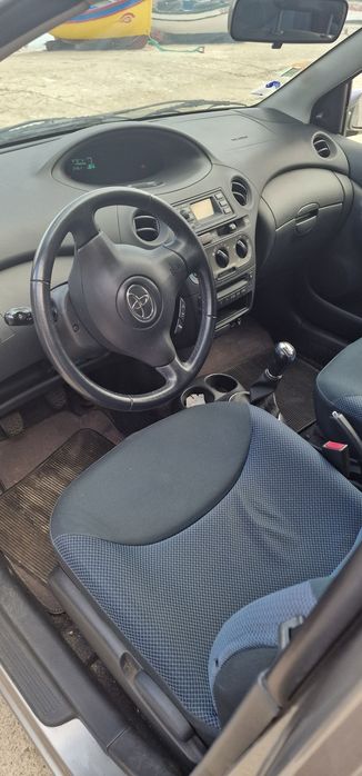 Toyota Yaris VVT-I  63.460KM (Valor Fixo)