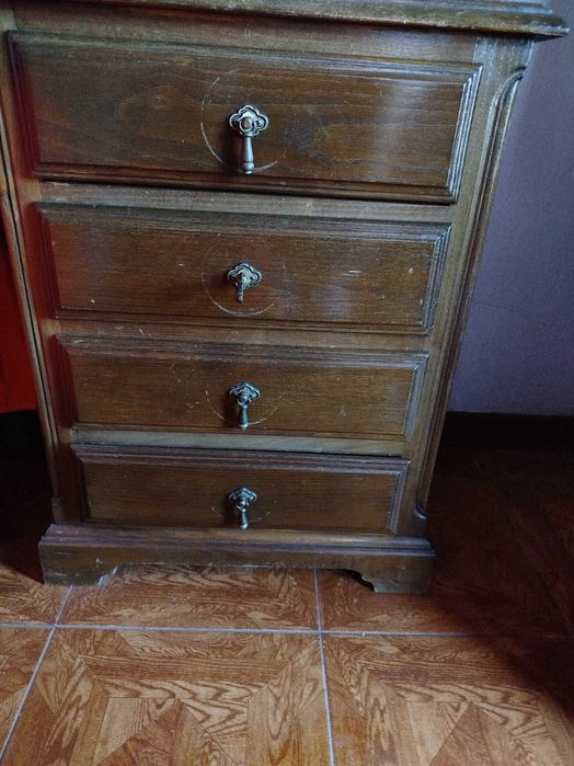 Mesas de cabeceira de madeira