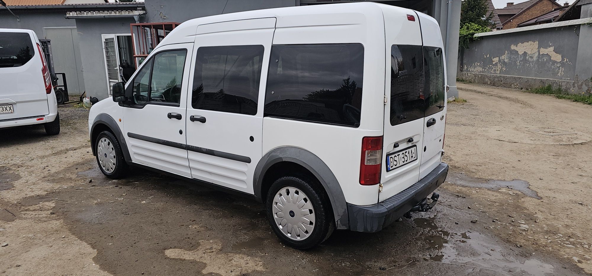 5 osobowy, zarejestrowany,  Tourneo connect  zamiana