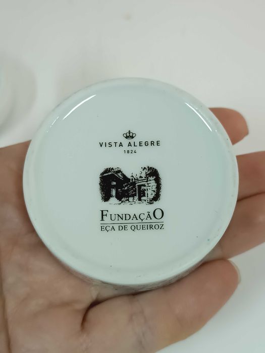 Pequena caixa em porcelana da Vista Alegre alusiva a Eça de Queiroz