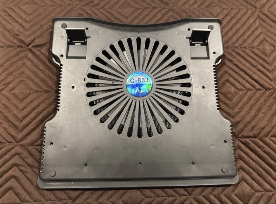 Suporte para PC ou outro equipamento semelhante com refrigeração