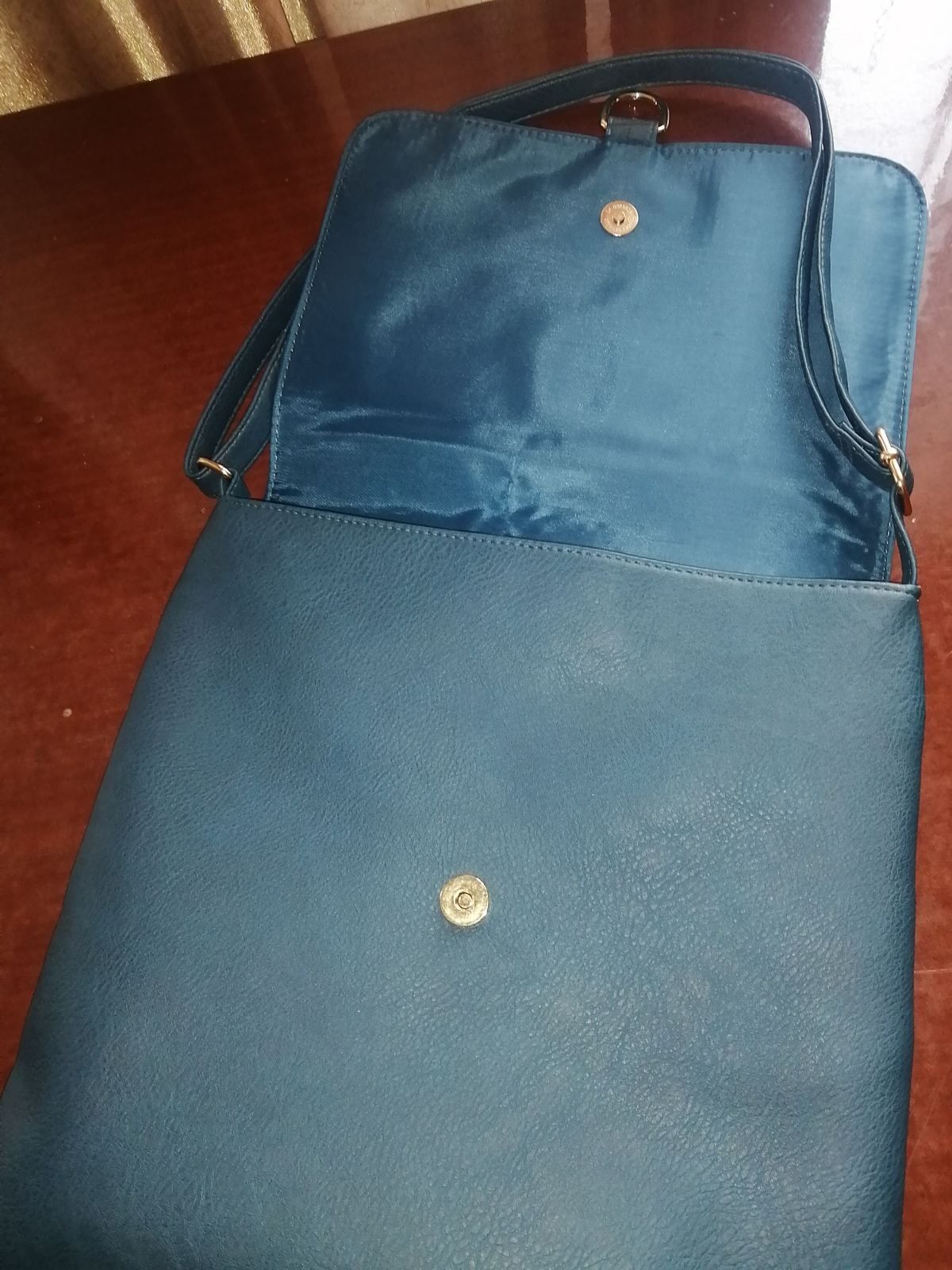 Синя сумка на плече