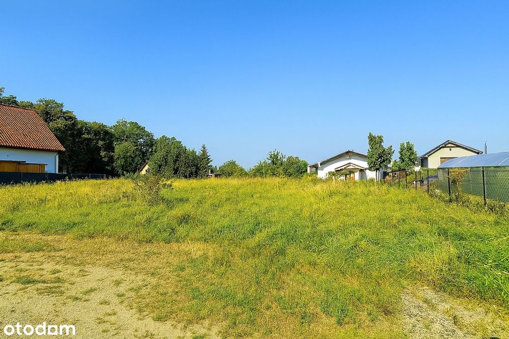 Atrakcyjnie położona działka w obrębie Straszyna. Cicha okolica.