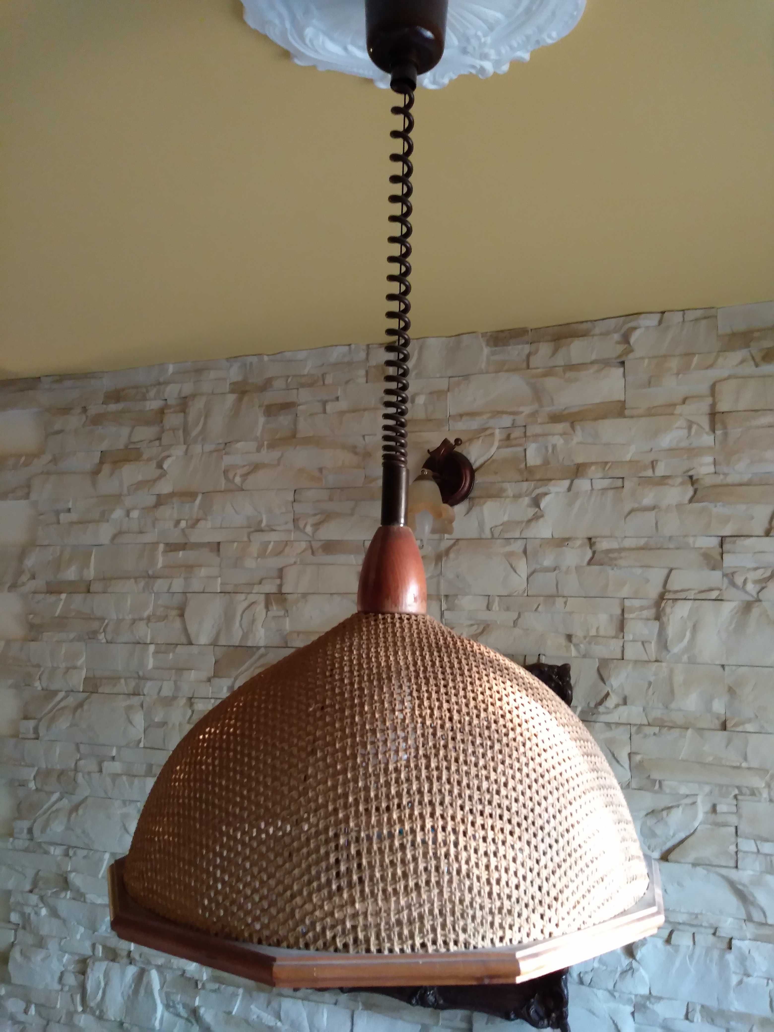 Piękna lampa z ażurowym kloszem z regulowaną wysokością