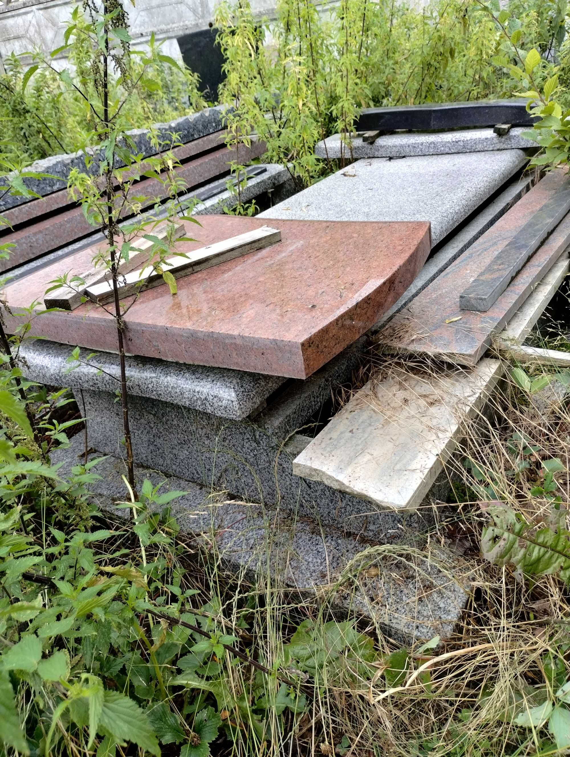 Nagrobek niekompletny - Strzelin