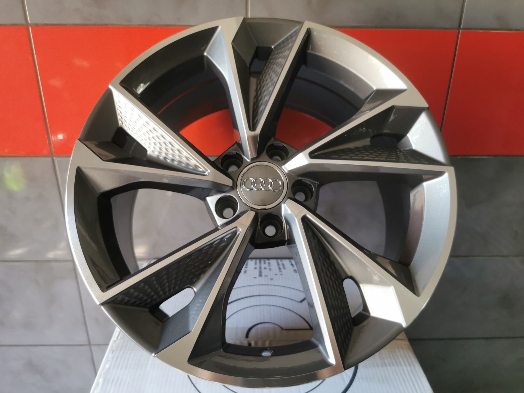 Felgi 19" 5x112 Audi S-Line RS4 RS5 S4 S5 S6 Q5 Q7 A8 VW Skoda 1571