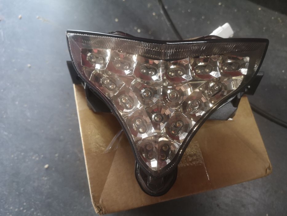 Yamaha r1 rn22 lampa tył nowa zintegrowana z kierunkowskazami dymiona