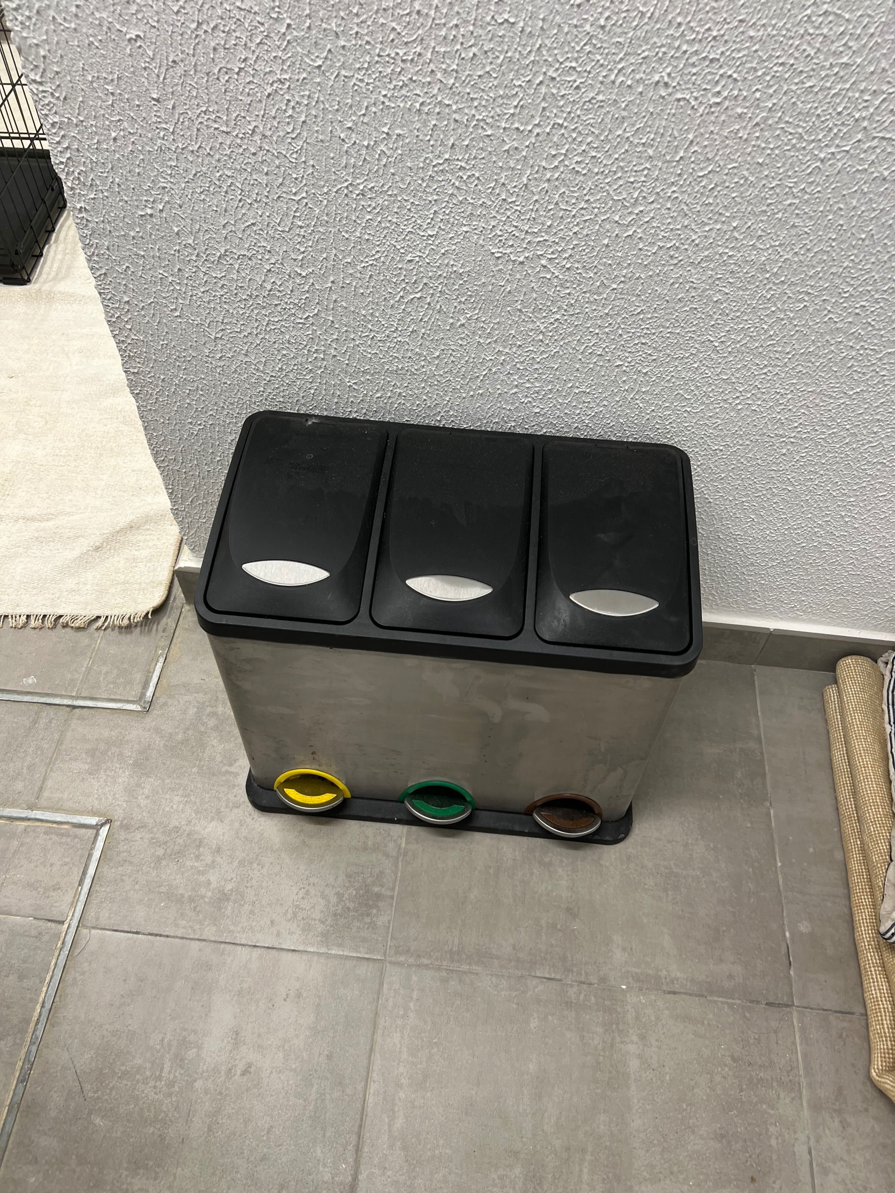 Caixote lixo (bin for recicling) new