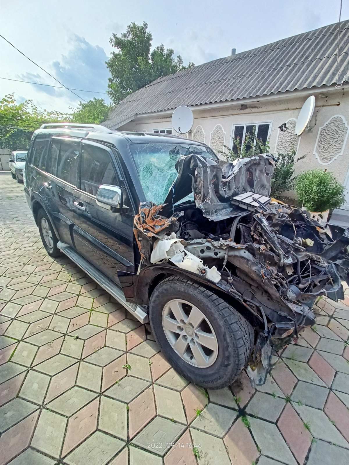 Продам митсубиси педжеро вагон после дтп