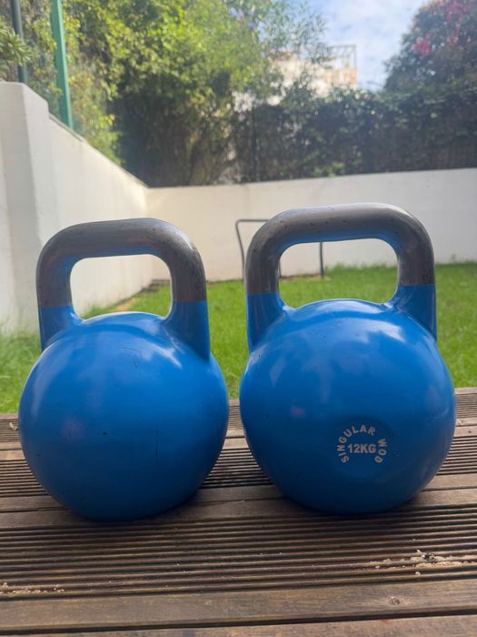 Pesos Kettlebell e Halteres