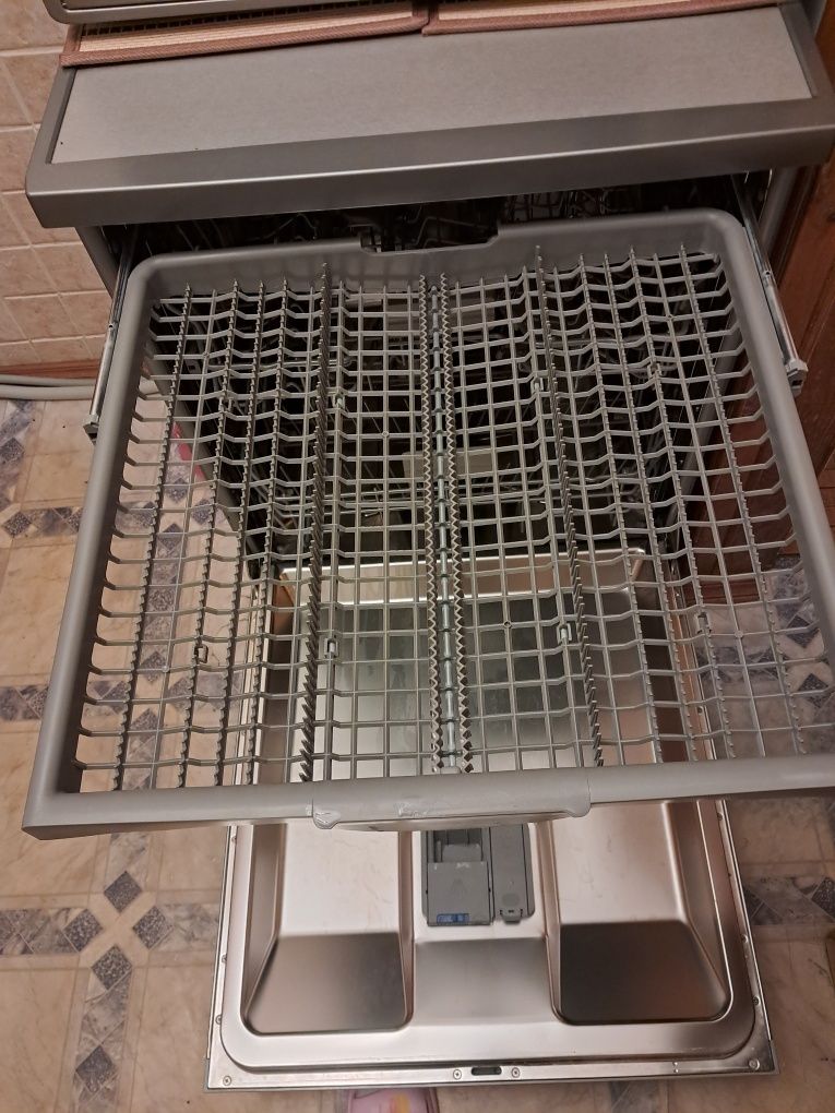 Посудомийка Beko BDFN26520XQ