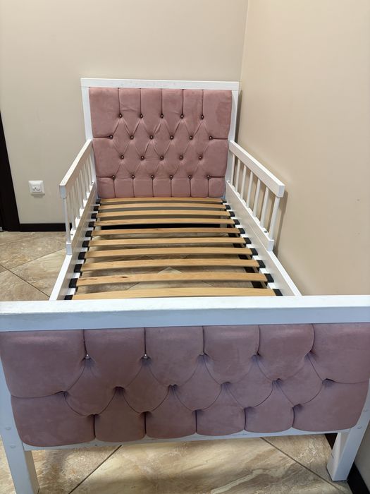 Дитяче ліжко для дівчинки