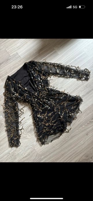 Zjawiskowy cekinowy kombinezon