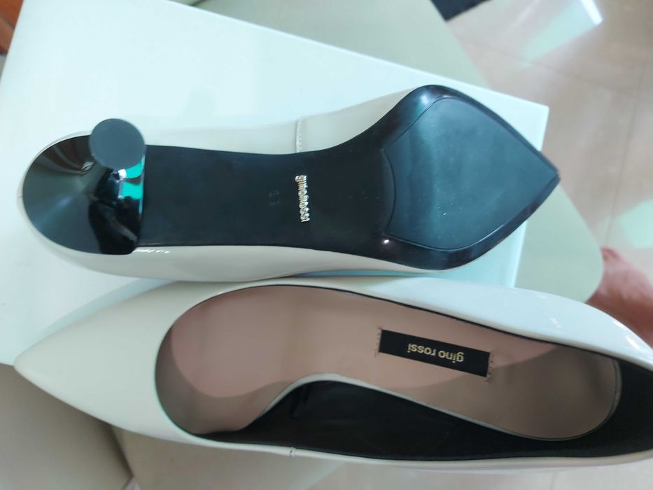 Buty Gino Rossi beżowe r.39