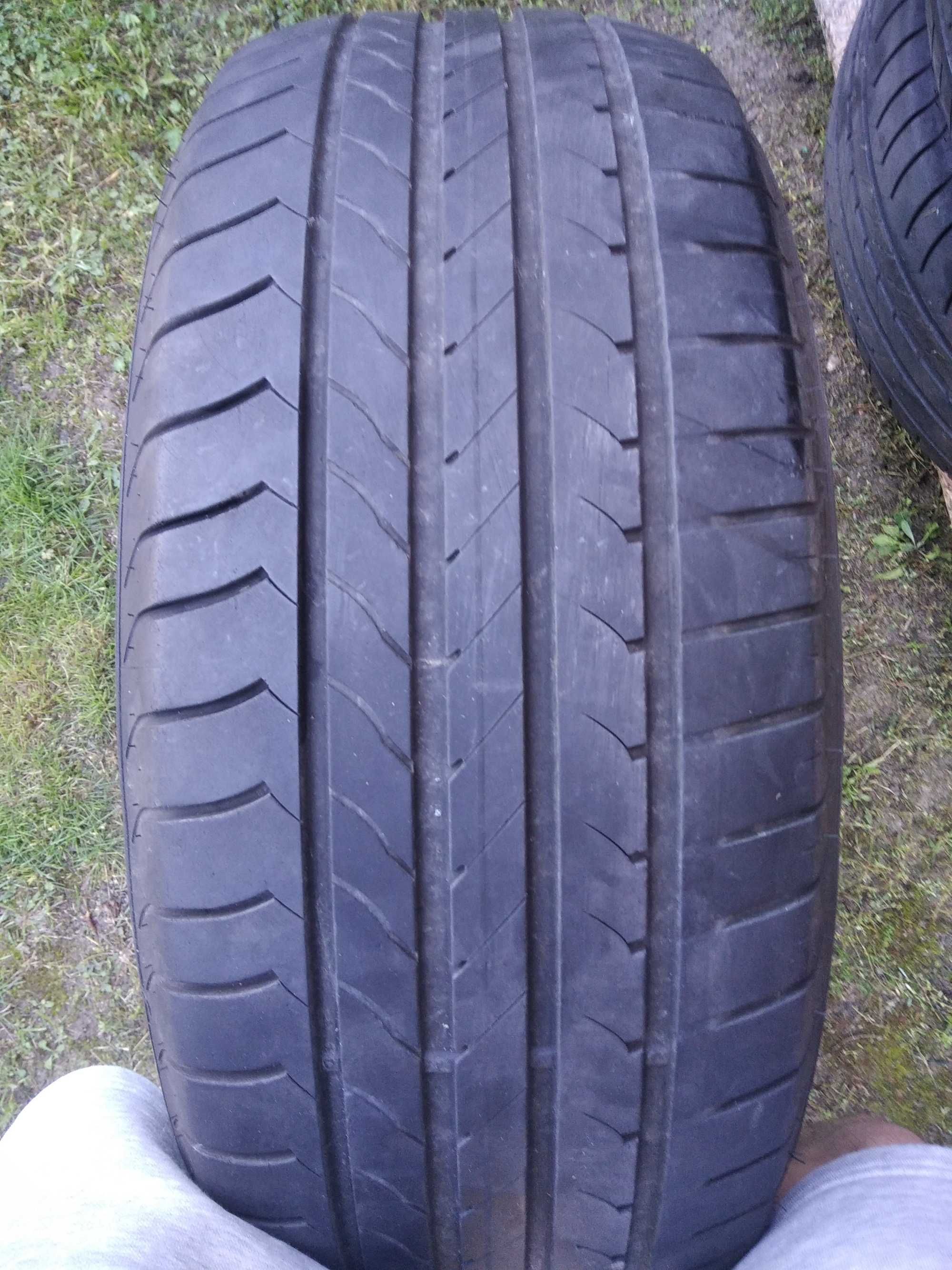Komplet Opon  Goodyear EfficientGrip 235\55R17 Lato