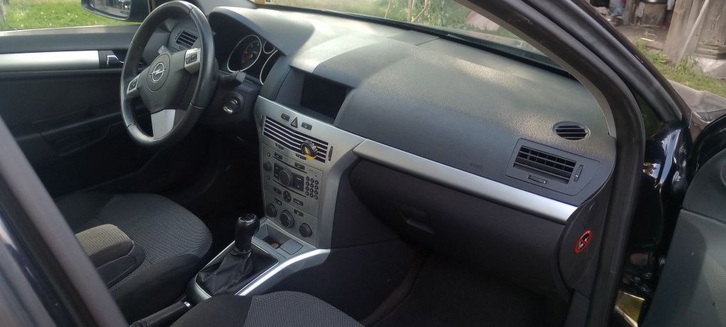 Opel Astra H, 5 drzwi Hatchback 1.7 cdti