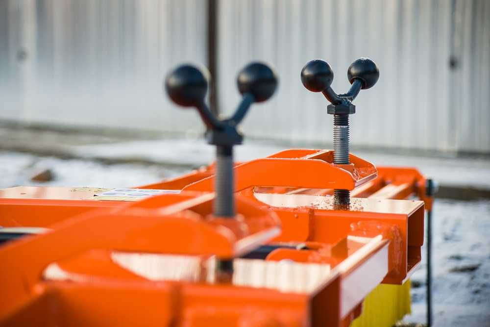 Szczota  ZL listwowa do śniegu piasku liści ! mocowanie tuz lub widły