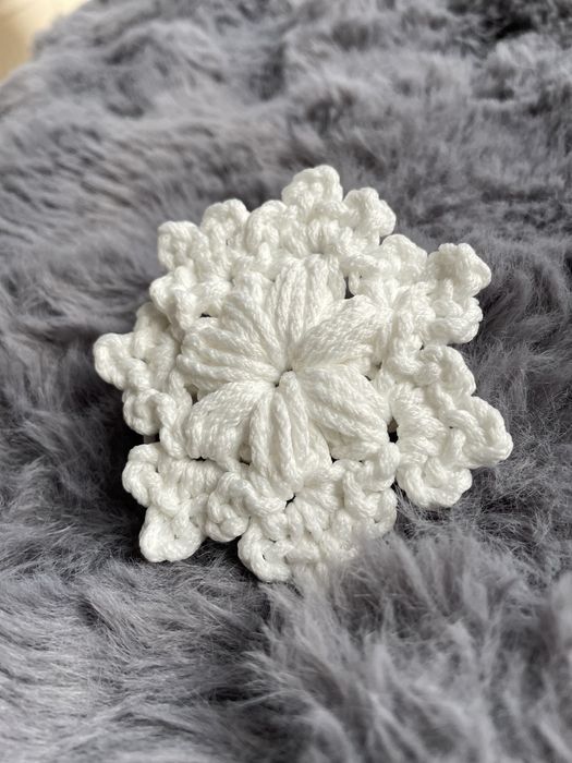 Szydełkowa śnieżynka - gwiazdka na choinkę