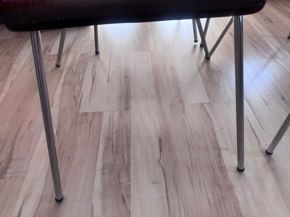 Komplet drewnianych krzeseł