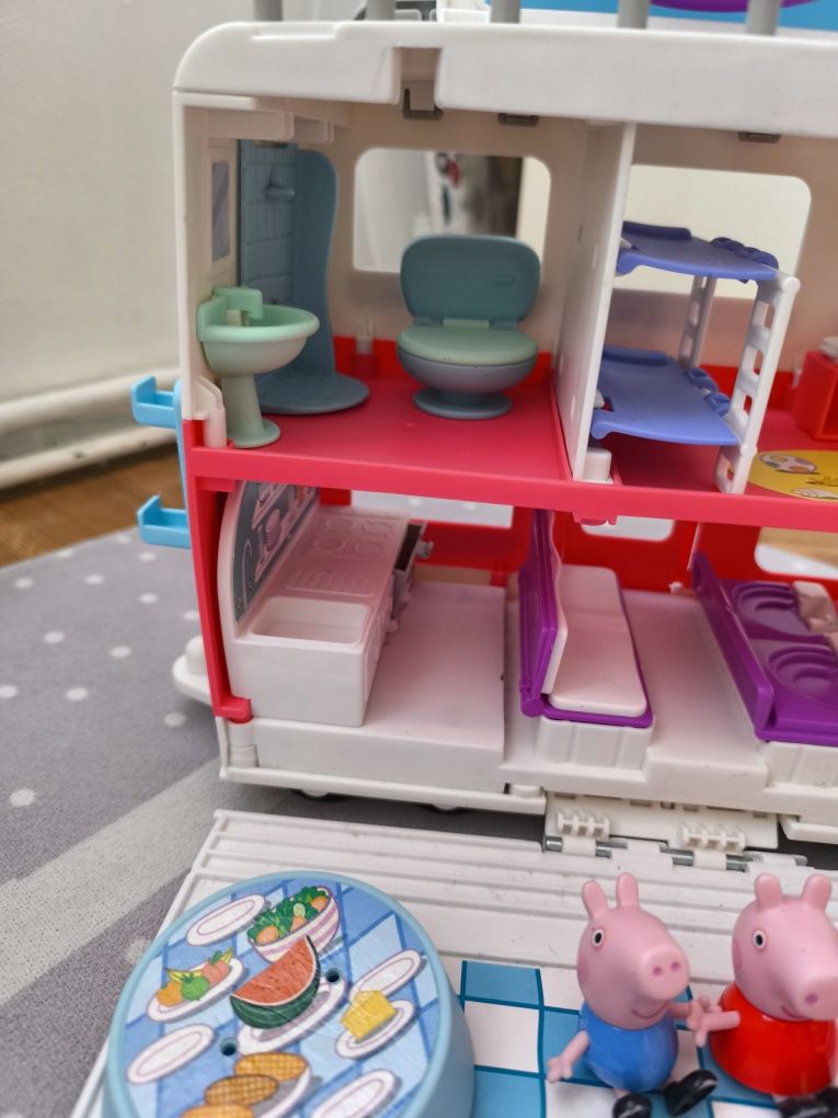kamper świnka Peppa George auto interaktywne figurki pojazd świnki