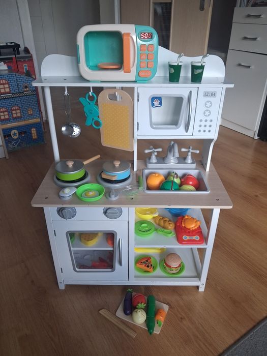 Kuchnia dla dzieci plus mikrofalówka i dużo akcesoriów