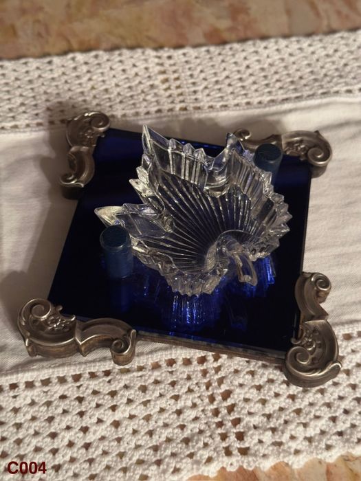 Peça de decoração com cantos em prata