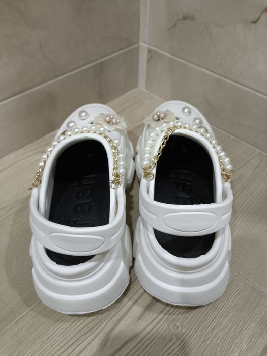 Vendo sandálias lindas