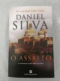 Livro O Assalto - Daniel Silva