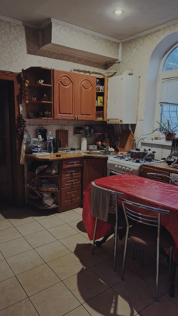Сдам для парня без комунальних послуг!