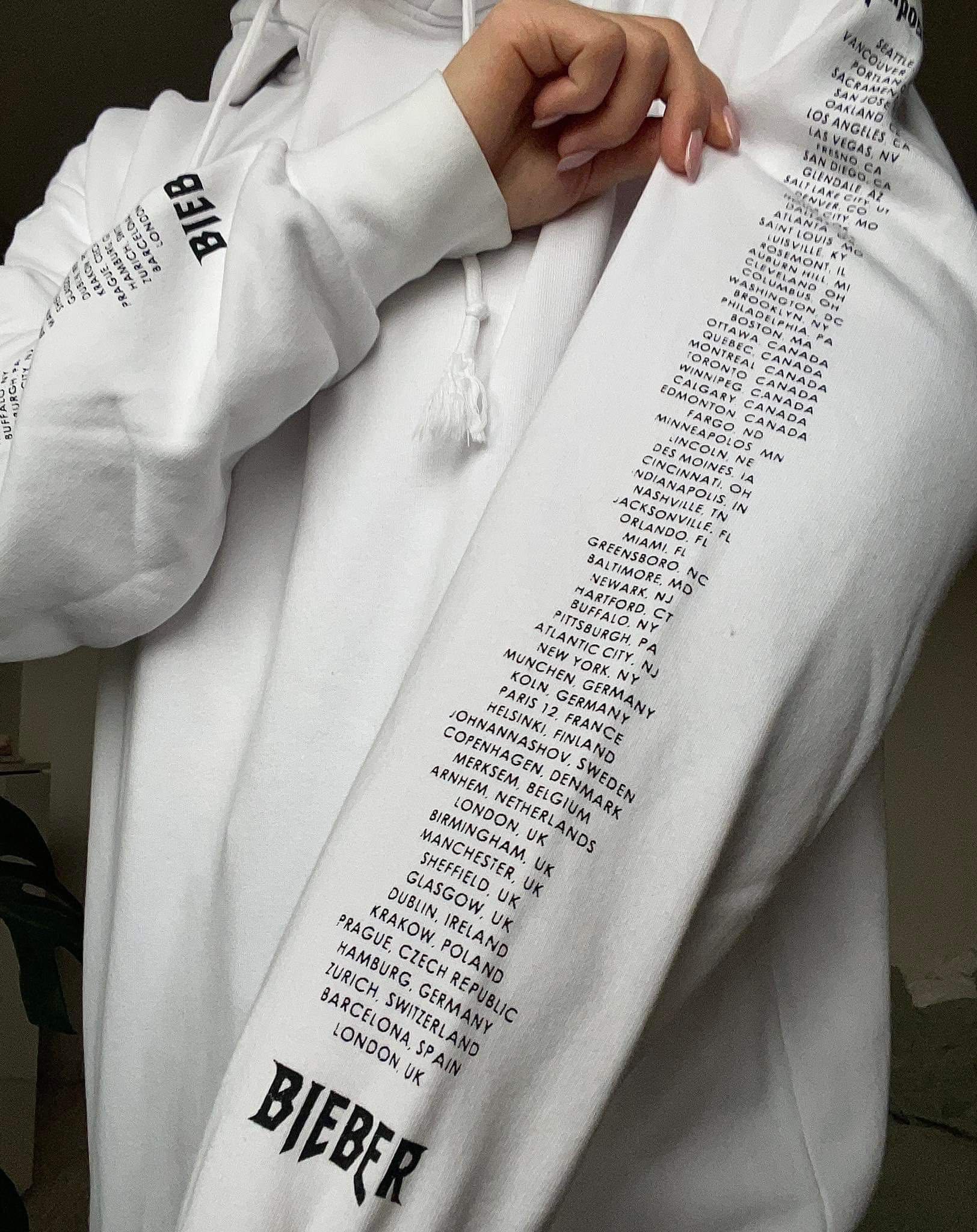 Biała bluza z kapturem Bieber Purpose Tour H&M