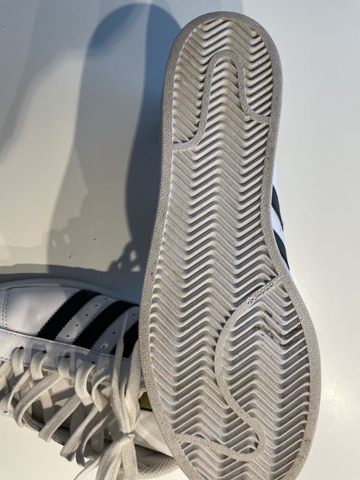 Adidas SUPERSTAR novas. Usadas 2 vezes. Motivo da venda: apertadas
