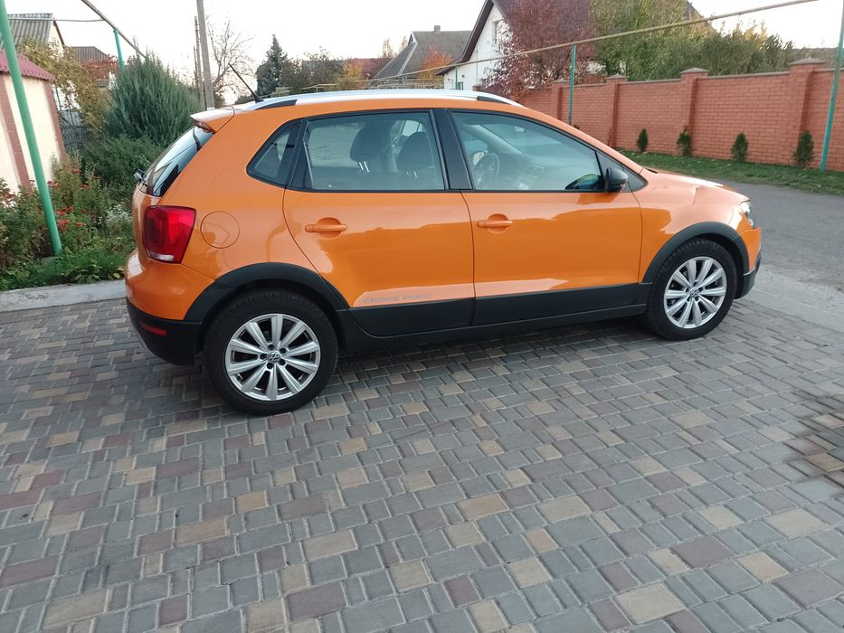 Продам Фольксваген крос поло в хорошем состоянии