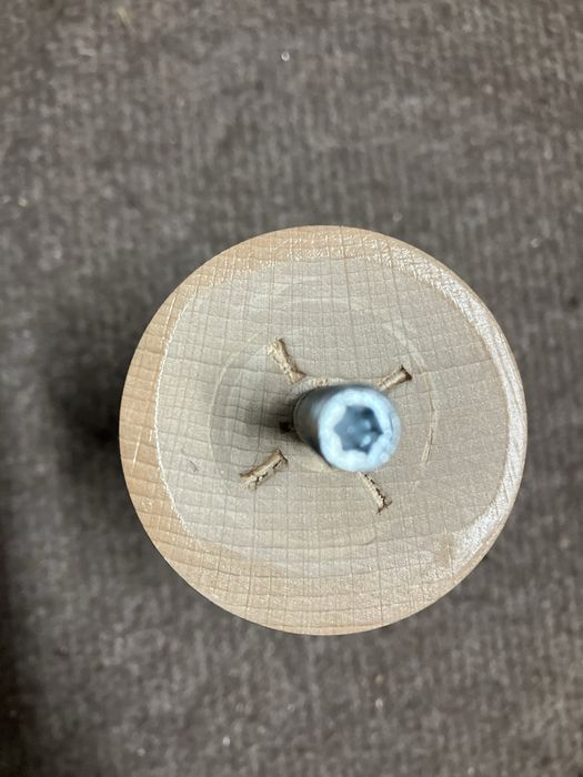 Nogi drewniane wkręcane 10 cm.,śruba 8 mm.