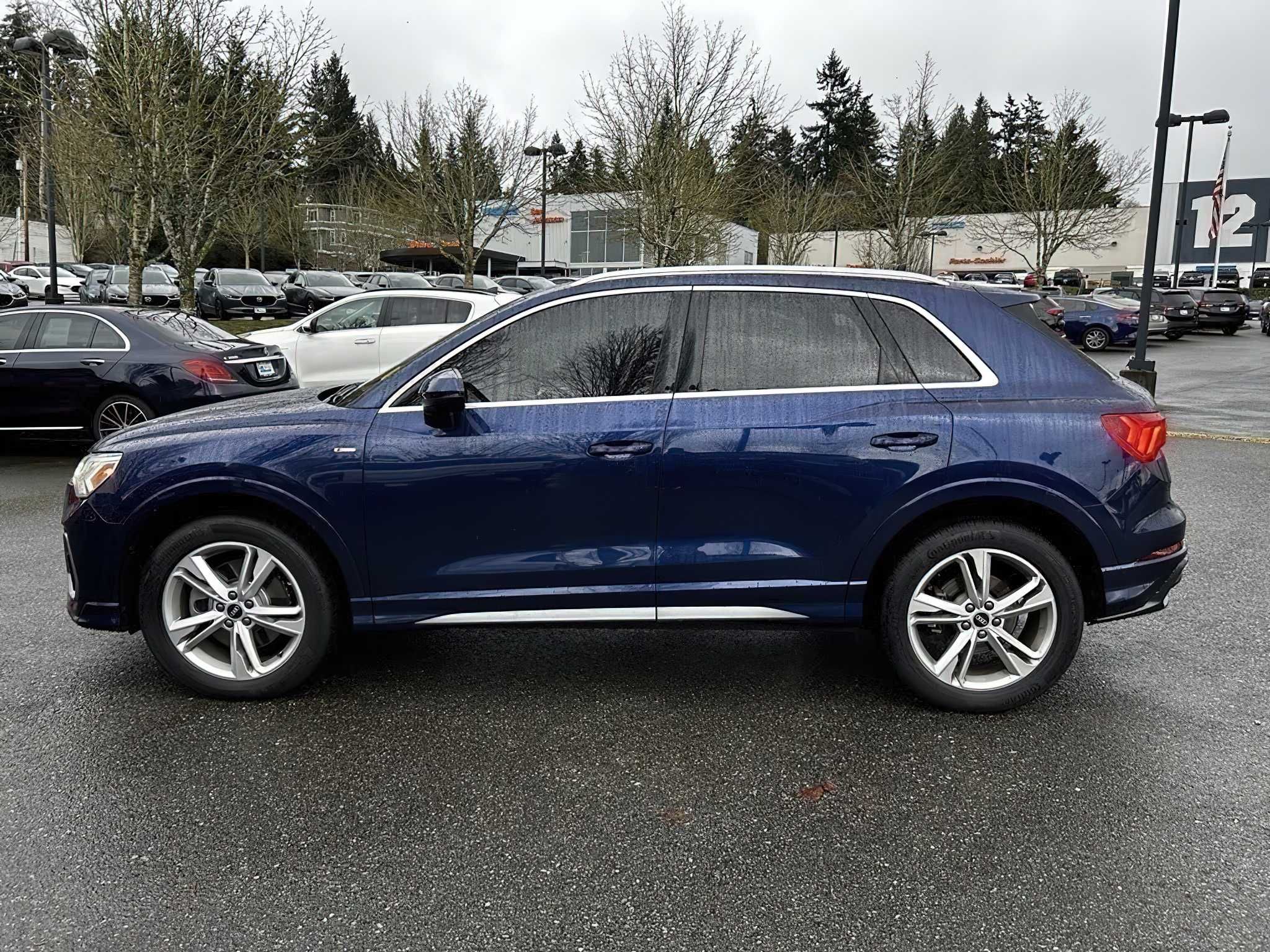 Audi Q3 2022 Blue